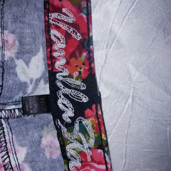 Shorts - Picture 3 of 3